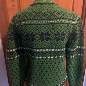 Woman LLBean wool sweater